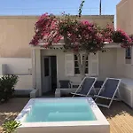 The Garden Studio In Oia