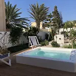 The Garden Studio In Oia