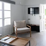 Central Hostel Oia