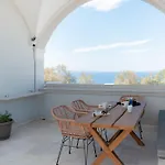 Central Hostel Oia
