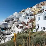 Oia Angle Cavehouse