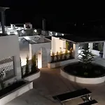 Sea Paradise Villas - Seaside & Private Jacuzzi