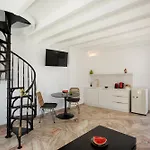 Oia Captain\'S Villa