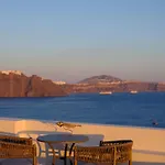Oia Treasures Art Suites