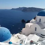 Located In The Very Heart Of Oia !