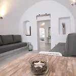 Omikron By Theodora Suites