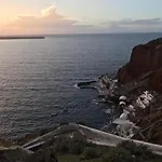 Fisherman\'S Nest In Ammoudi Bay/Oia