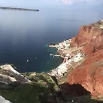Fisherman\'S Nest In Ammoudi Bay/Oia