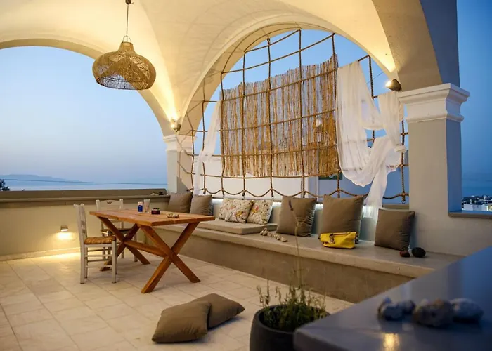 Central Hostel Oia
