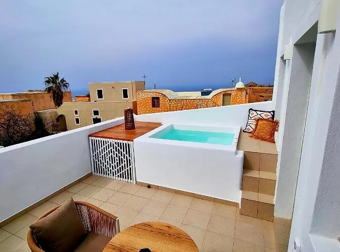 Lovely House At Oia Village Center