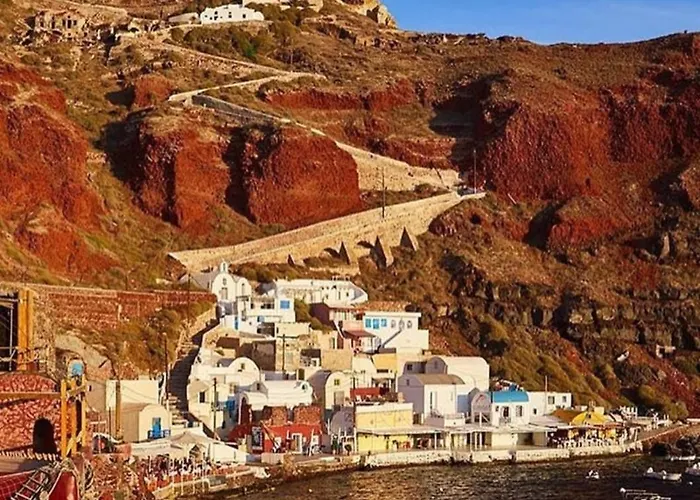 Fisherman\'S Nest In Ammoudi Bay/Oia