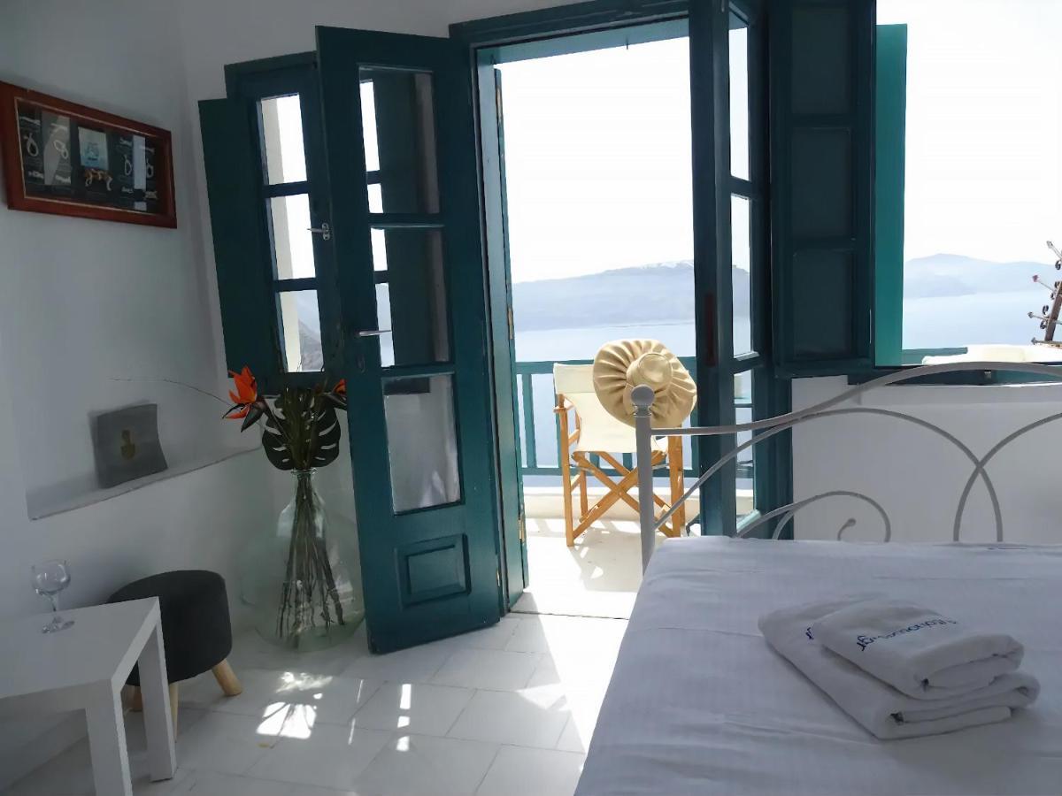 Santoescape * Oia (Santorini)