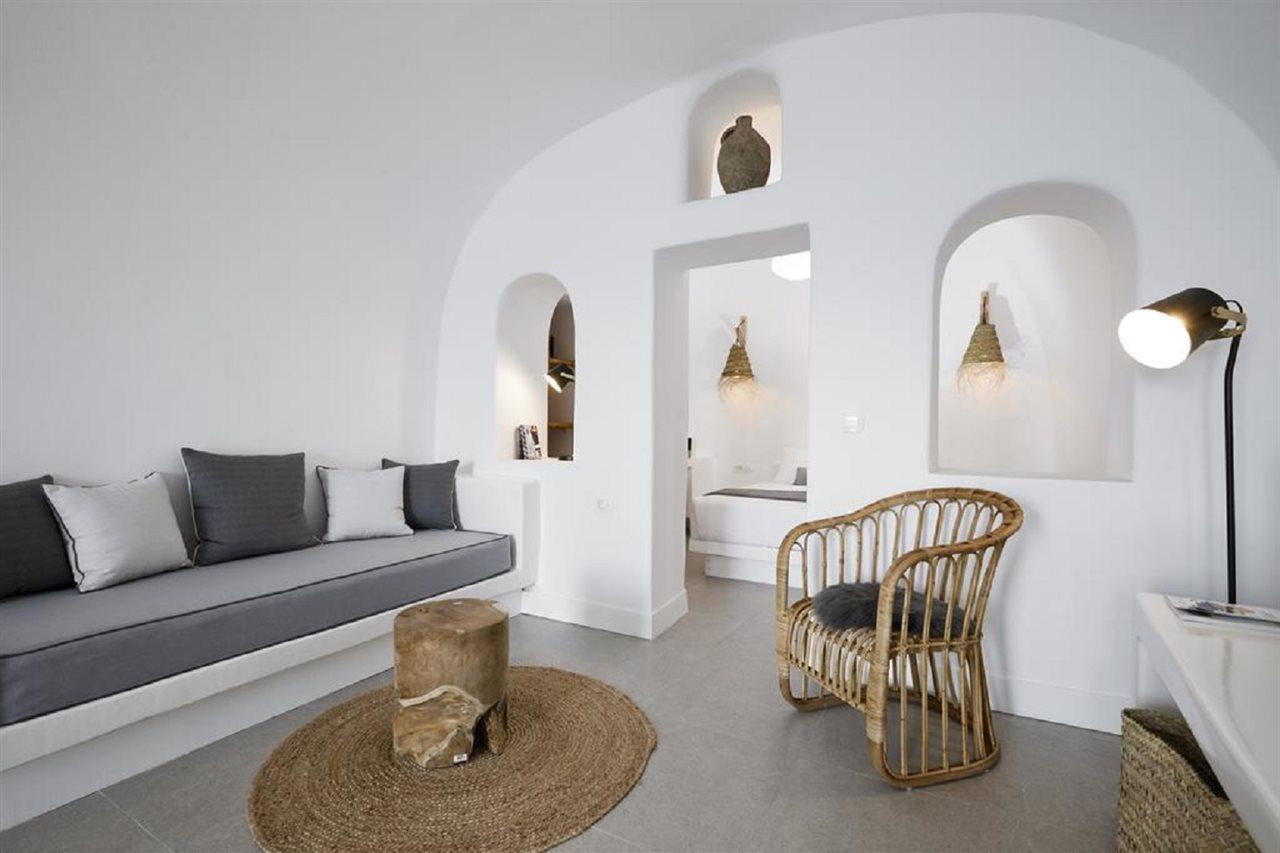 Virginia's Cave Villa Oia (Santorini)