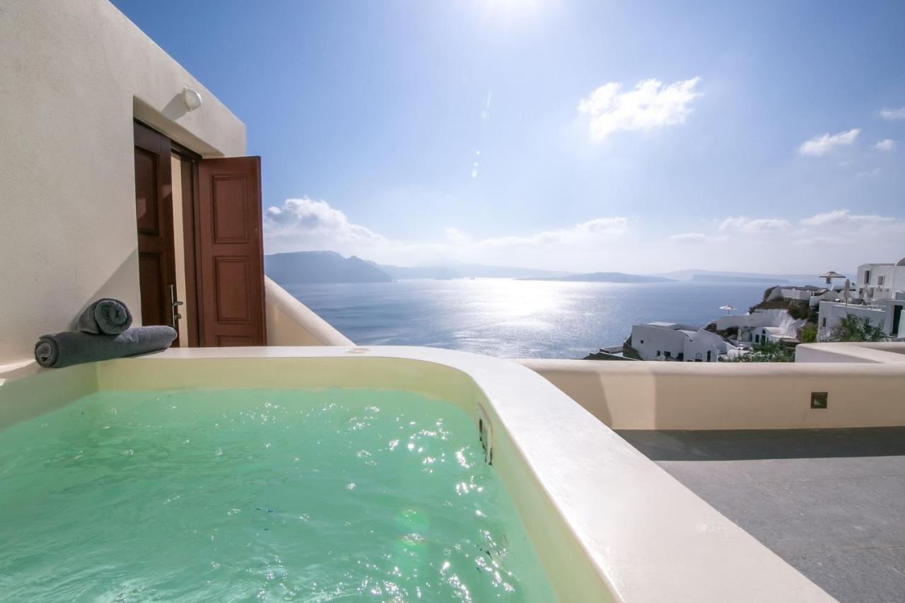 Aloia Villas Santorini Two Bedroom Villa With Outdoor Hot Tub Spyros Demi Villa