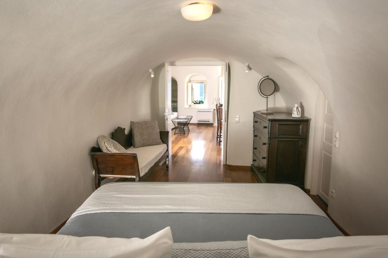 Elegant Santorini Villa Ioulia Private Pool Air Conditioning 3 Bedrooms Villa Oia (Santorini)