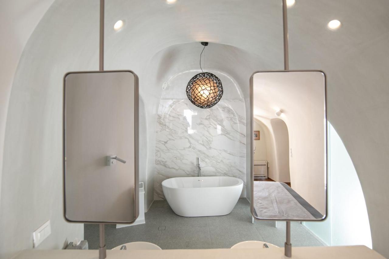 Elegant Santorini Villa Ioulia Private Pool Air Conditioning 3 Bedrooms Villa Oia (Santorini)