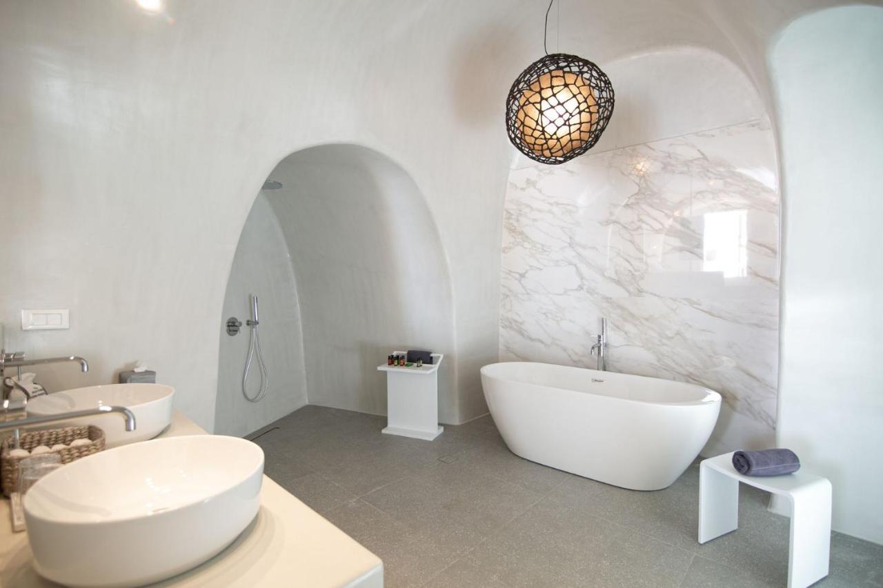 Elegant Santorini Villa Ioulia Private Pool Air Conditioning 3 Bedrooms Villa *