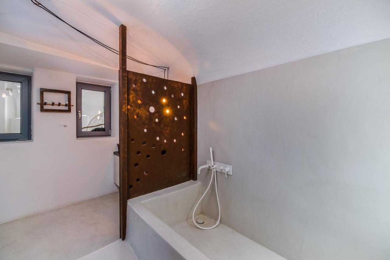 Solstice Luxury Oia (Santorini)