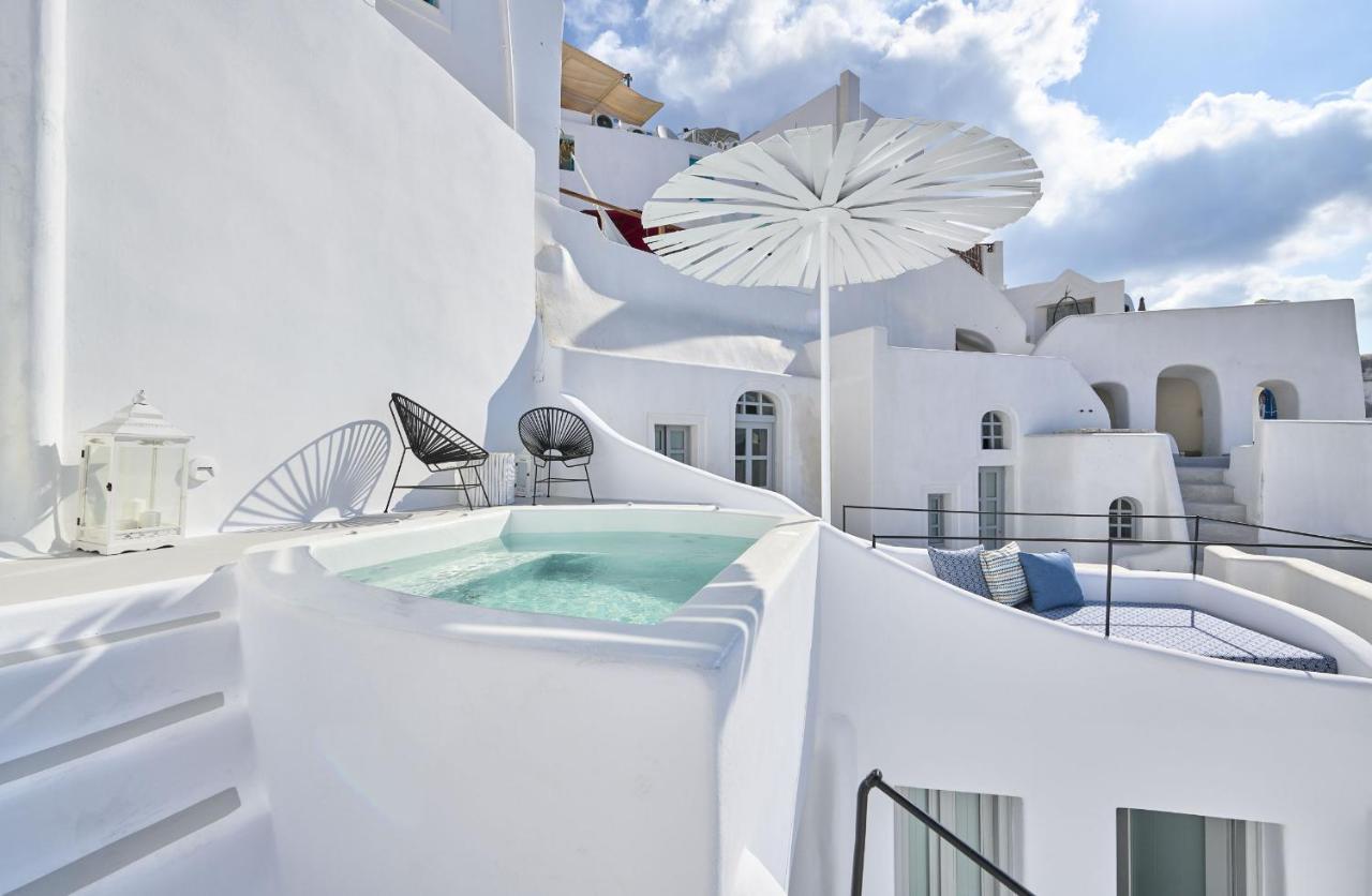 Cave Oia (Santorini)