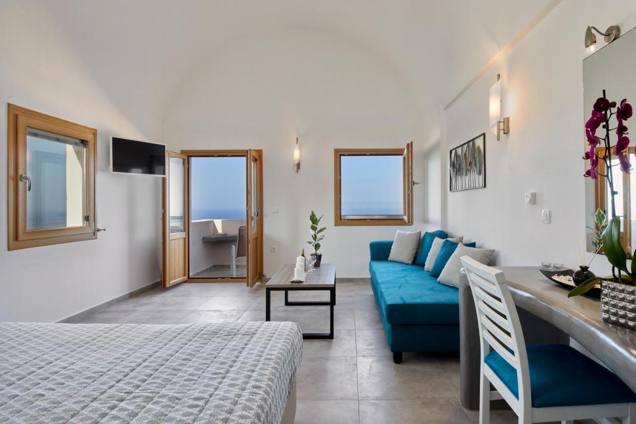 Alyvia * Oia (Santorini)