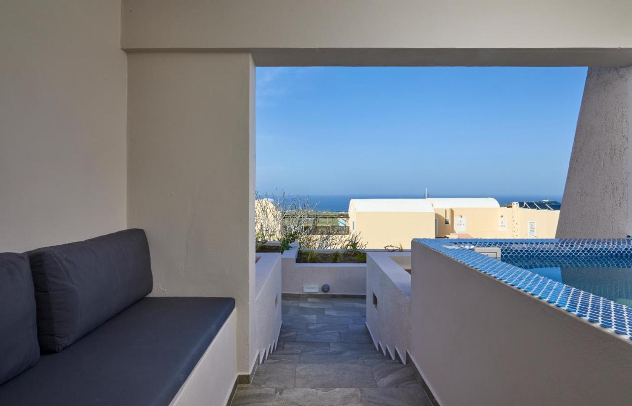 Alyvia Oia (Santorini)