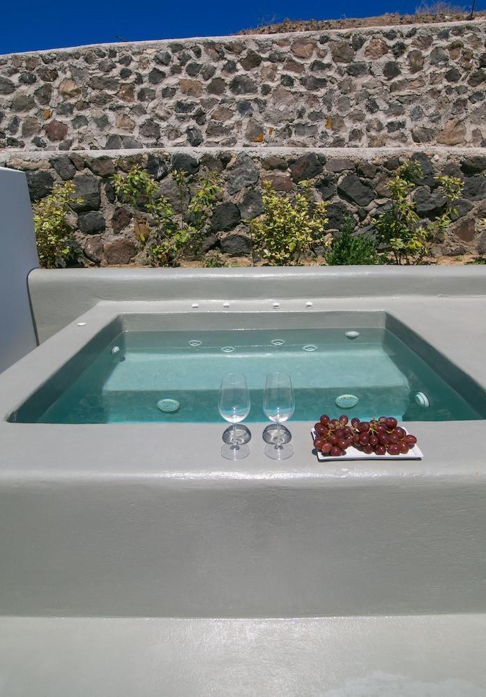 Apanomeria Boutique Oia (Santorini)