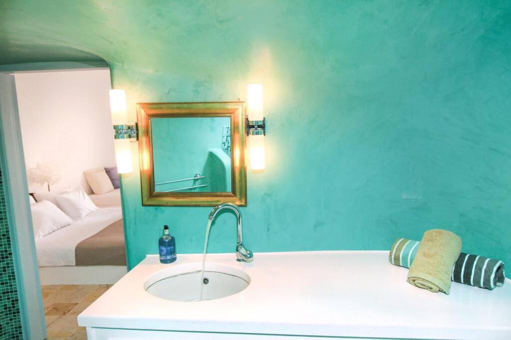 Dionyssos Cave House Villa Oia (Santorini)