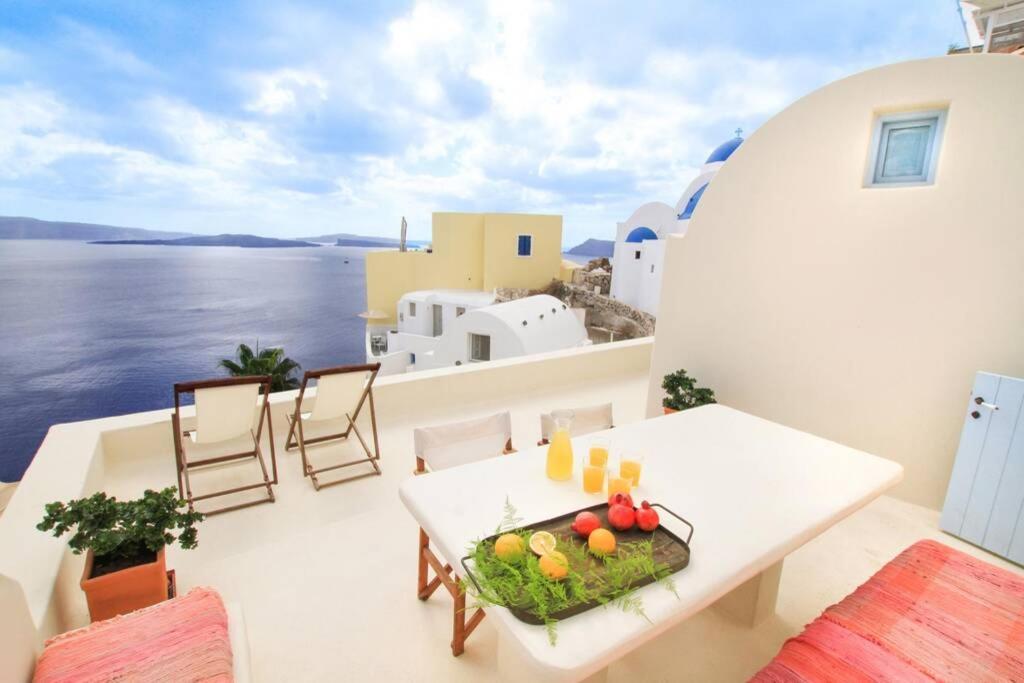 Villa Dionyssos Cave House Oia (Santorini)