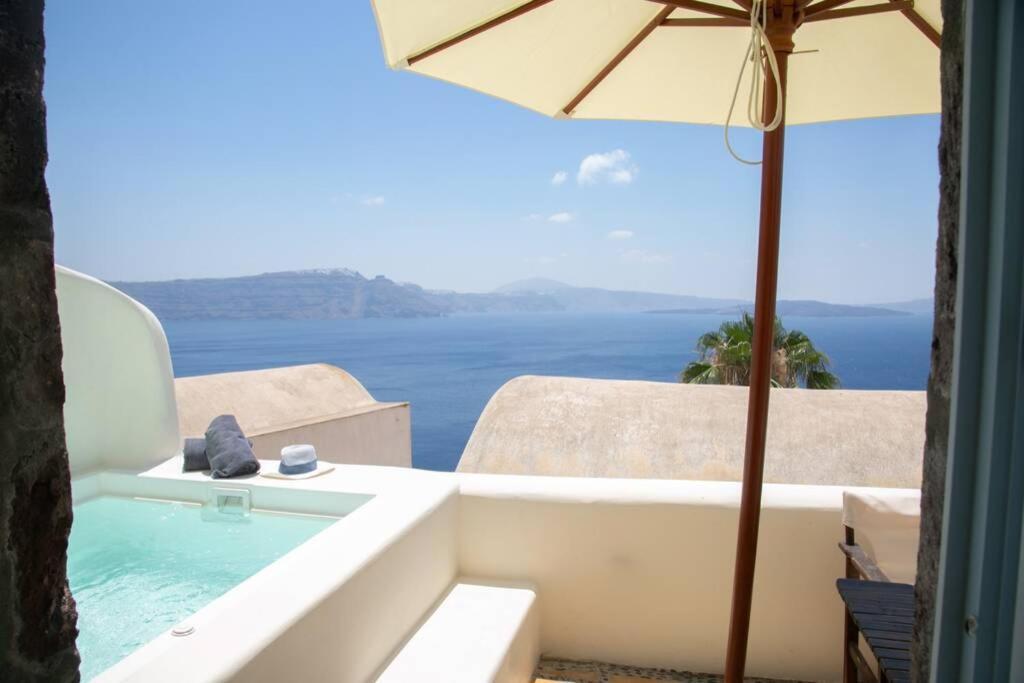 Dionyssos Cave House Oia (Santorini)