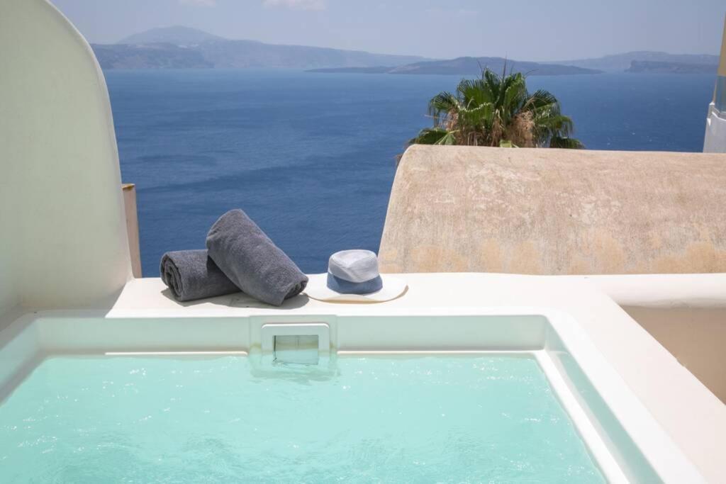 Dionyssos Cave House Villa Oia (Santorini)