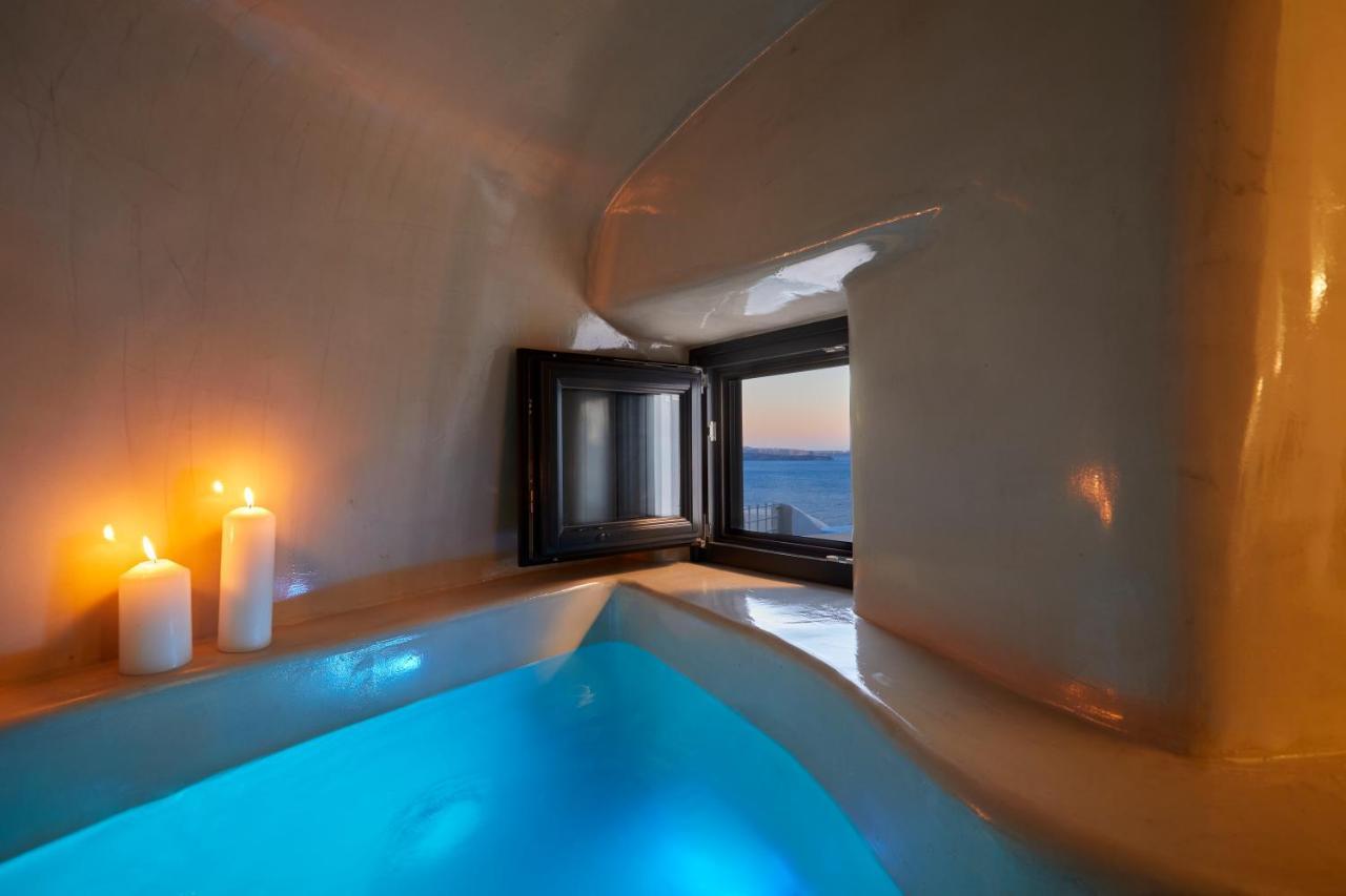 Blue Art Caves Villa Oia (Santorini)