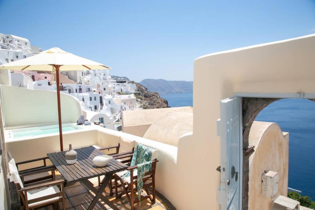 Dionyssos Cave House