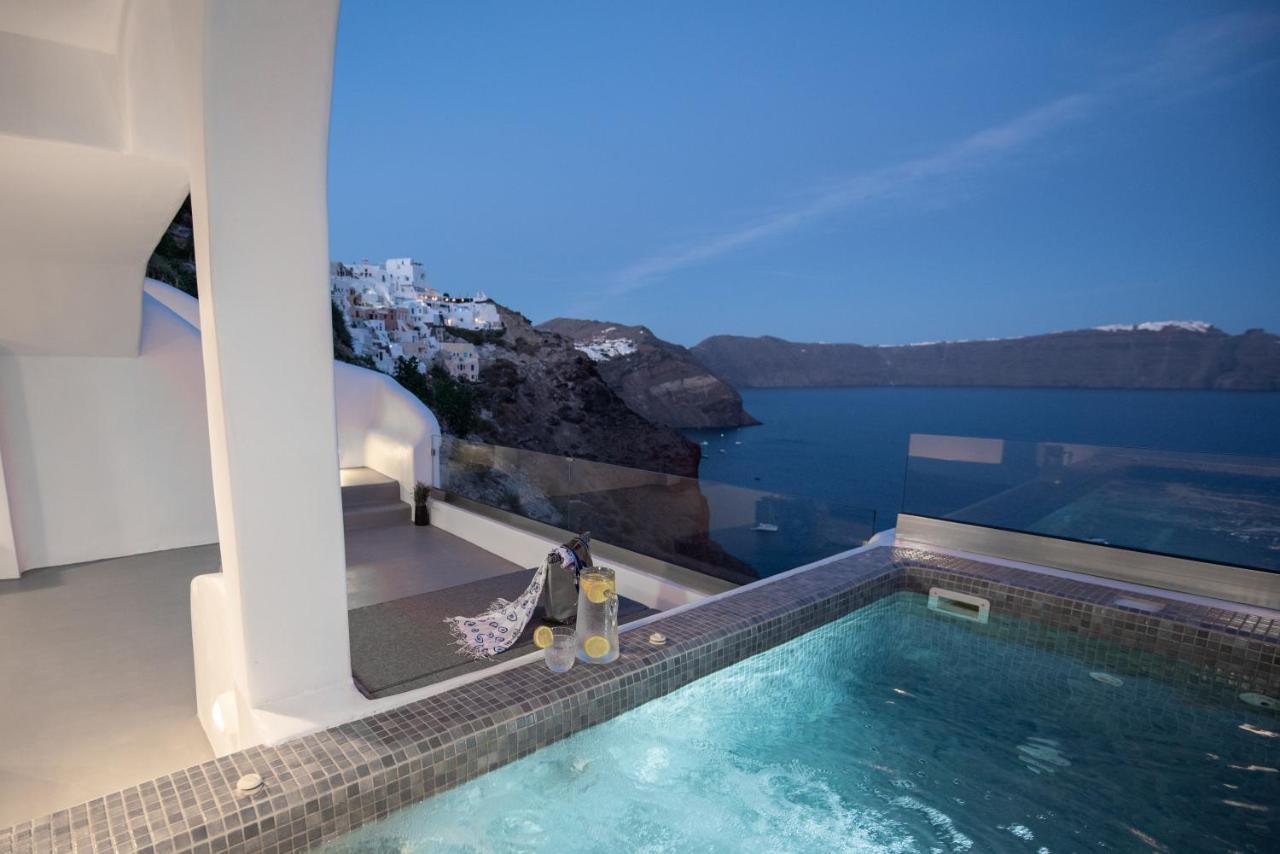 Virginia's Cave Villa Oia (Santorini)