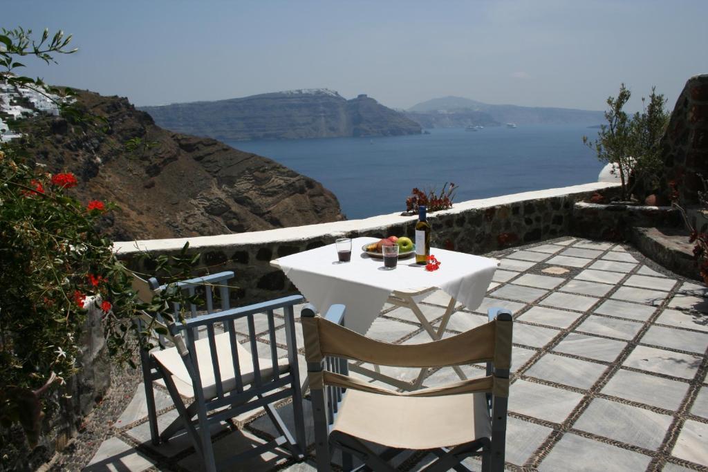 Apartment Lava Oia's Ia