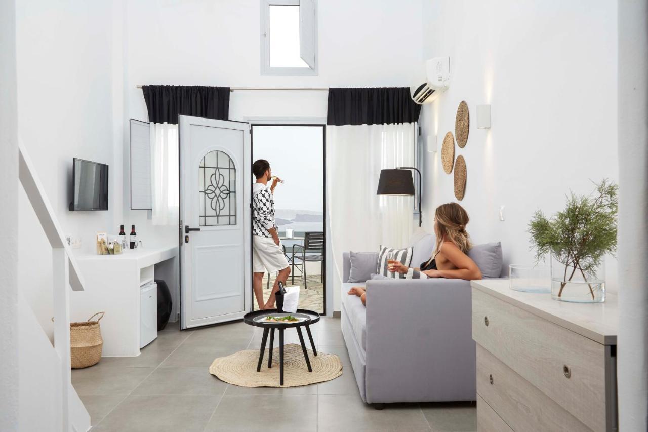 Mr And Mrs White - Santorini 4*