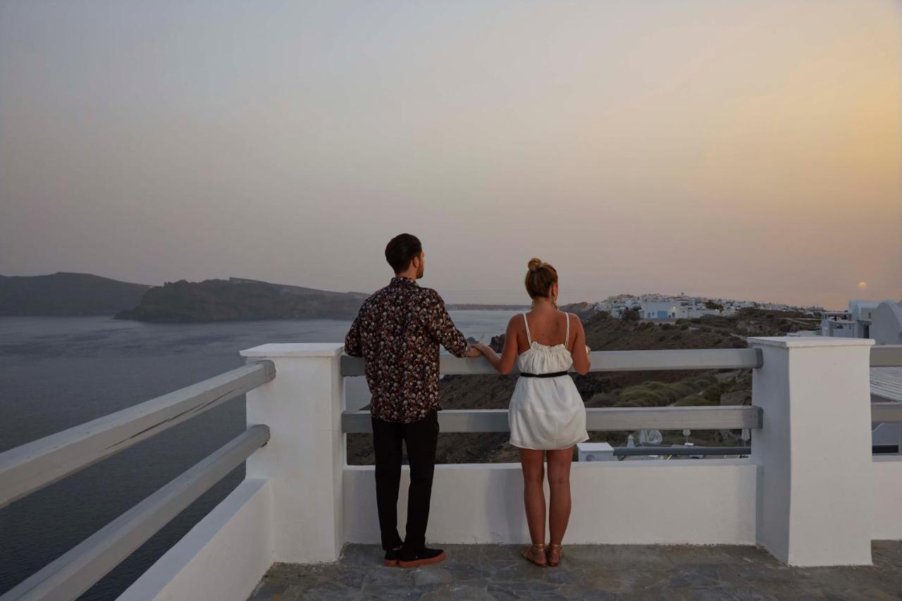 Mr And Mrs White - Santorini Ia