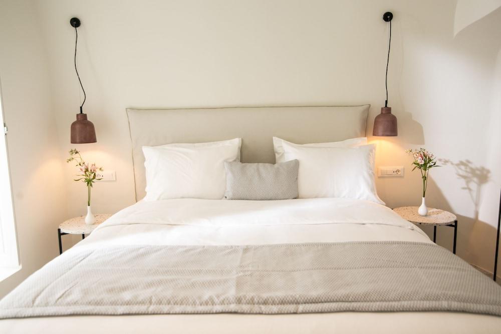 Aloia Hotel Oia (Santorini)