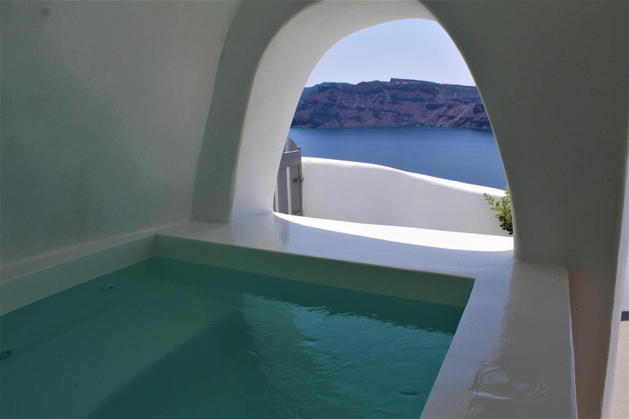 Lioyerma Cave With Private Outdoor Hot Tub Oia (Santorini)