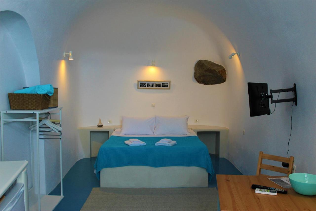 Lioyerma Cave With Private Outdoor Hot Tub * Oia (Santorini)
