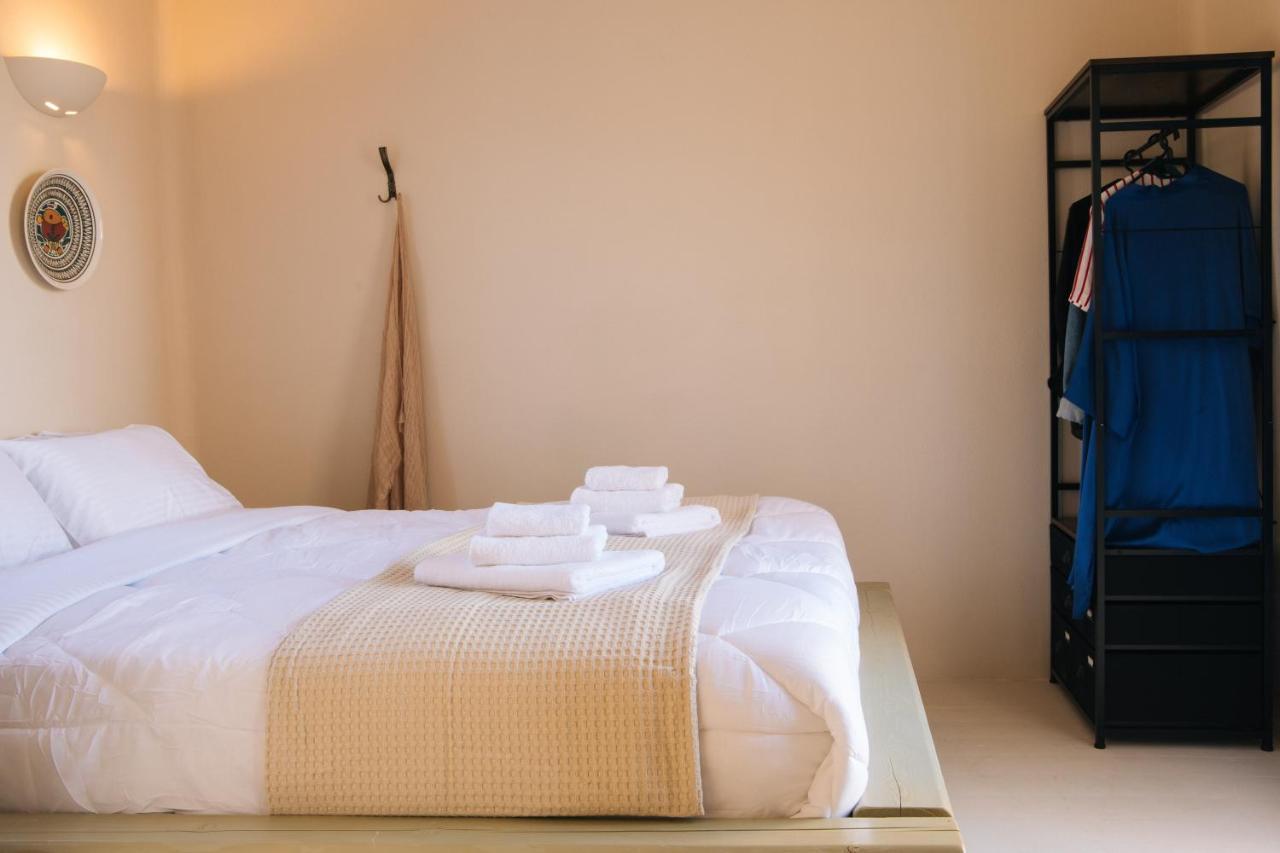Pink Freud Santorini Villa Oia (Santorini)