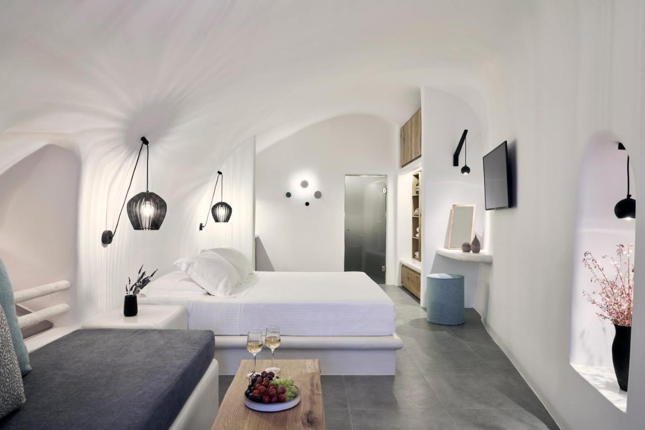 Alisaris Cave Villa Oia (Santorini)