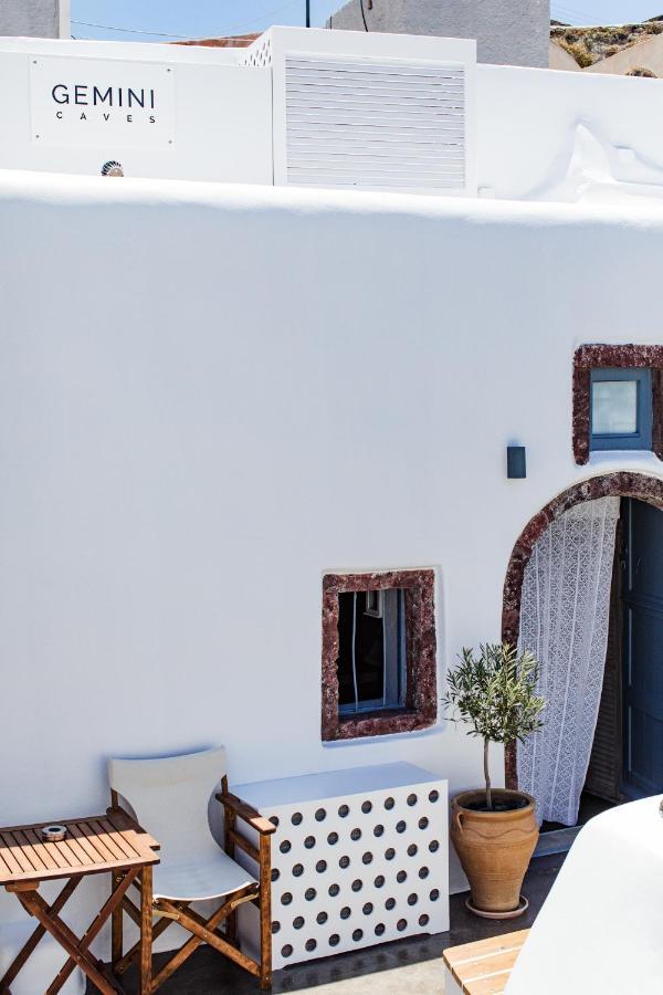 Gemini Caves Oia (Santorini)