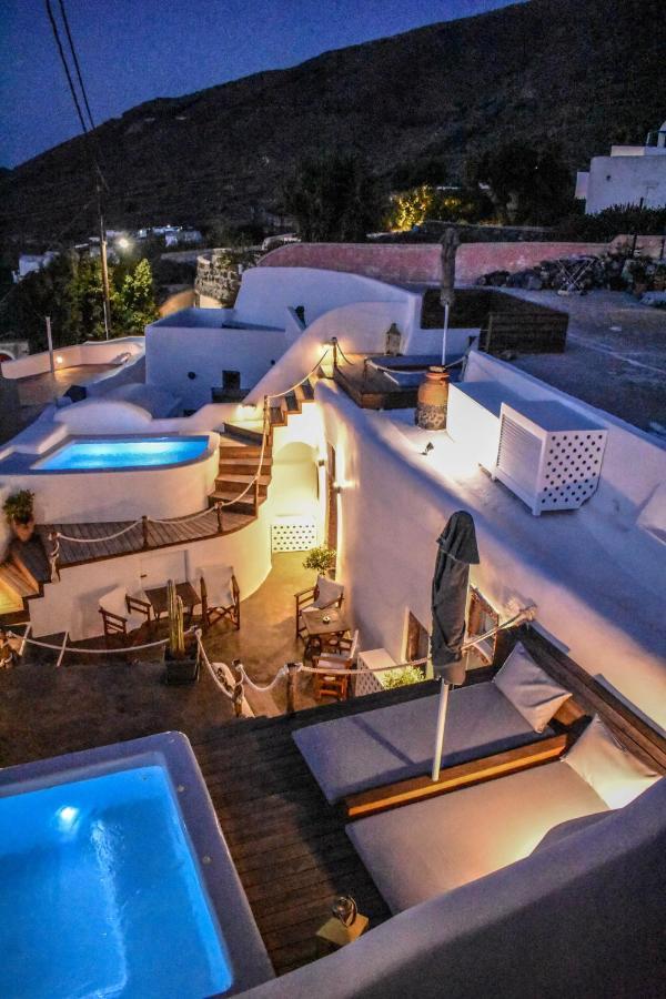 Gemini Caves * Oia (Santorini)