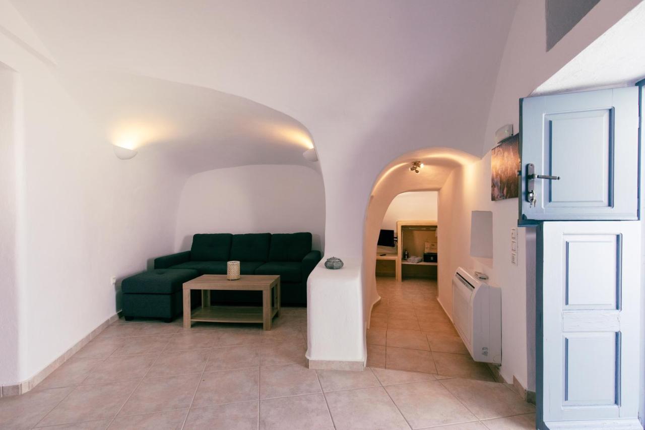Gemini Cave Oía