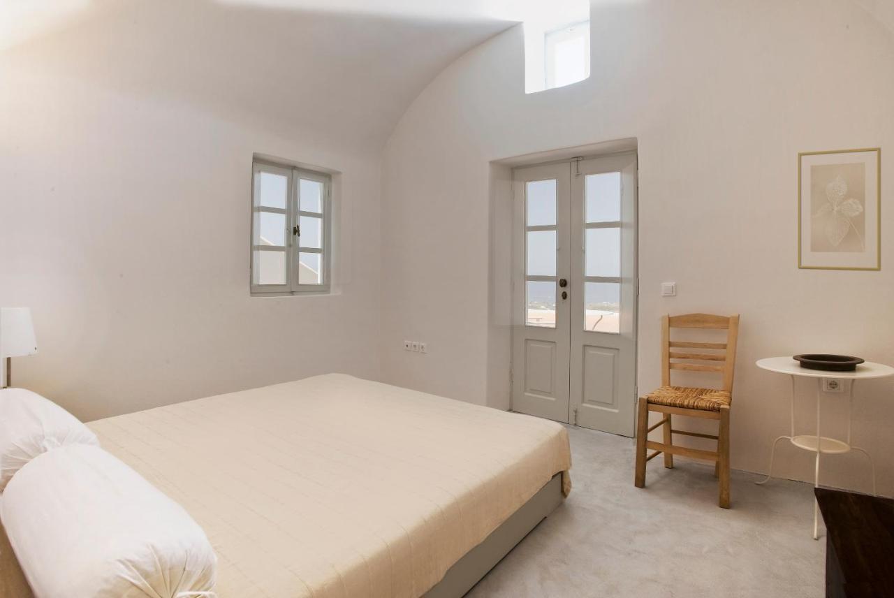 Ambelia Traditional Oia (Santorini)