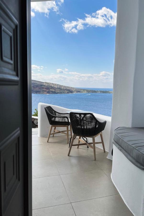 Angle Cavehouse Oia (Santorini)