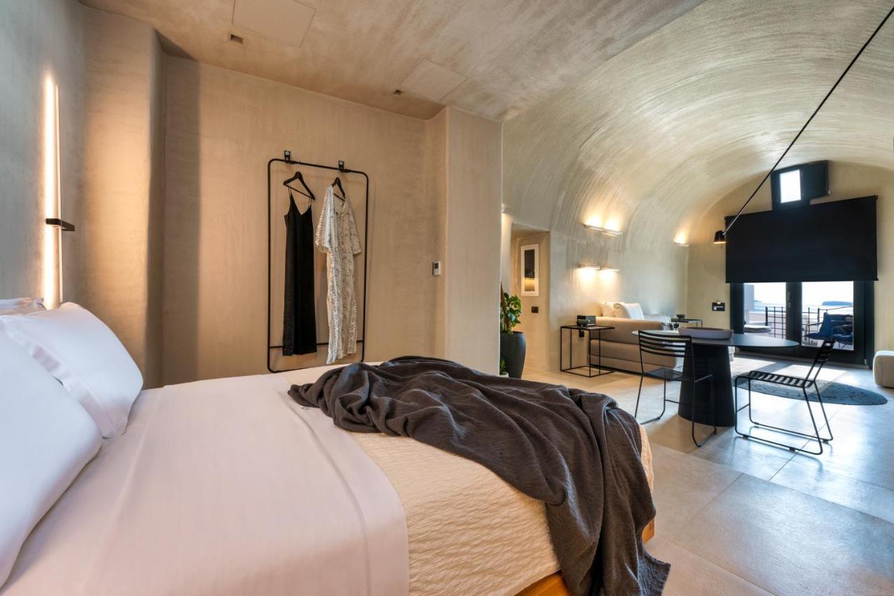 Iota Monocave By Thireon Oia (Santorini)