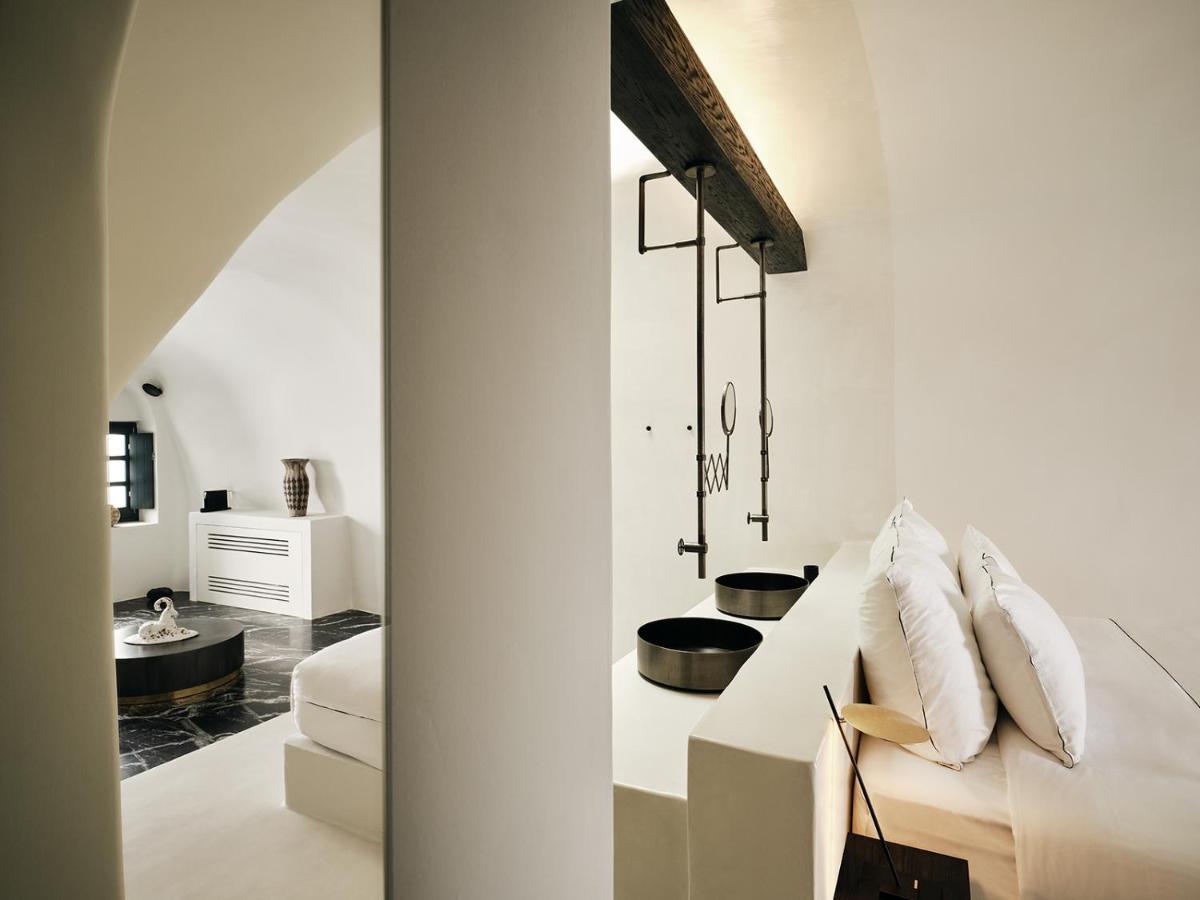 Abyss Hotel