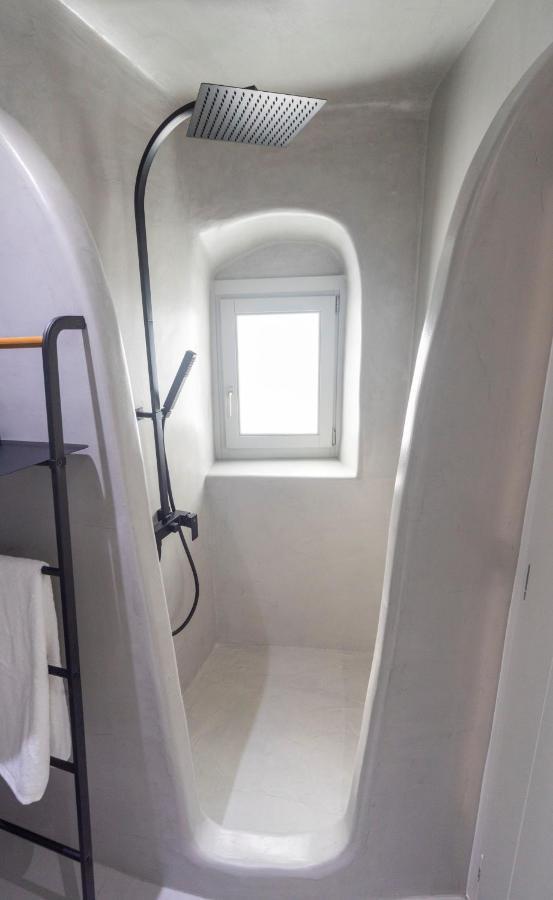 Delta Oia (Santorini)
