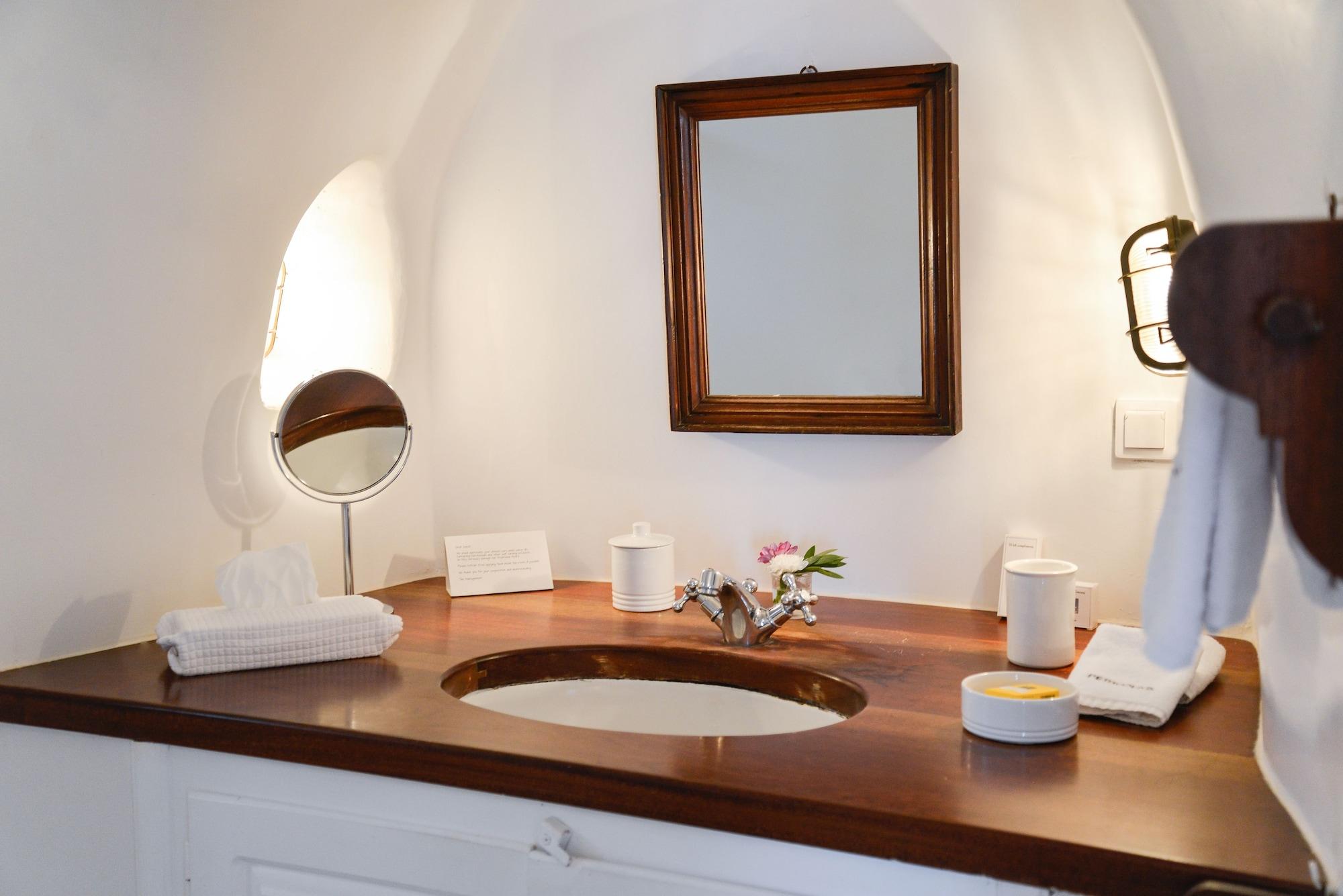 Perivolas Hotel Oia (Santorini)